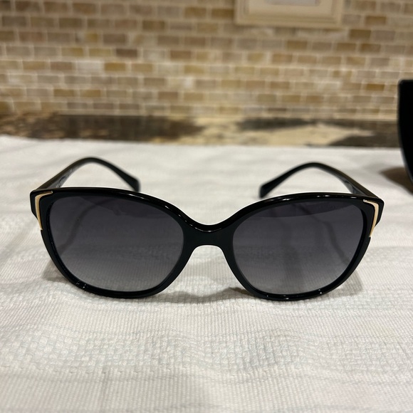 Prada sunglasses & case - Picture 2 of 9